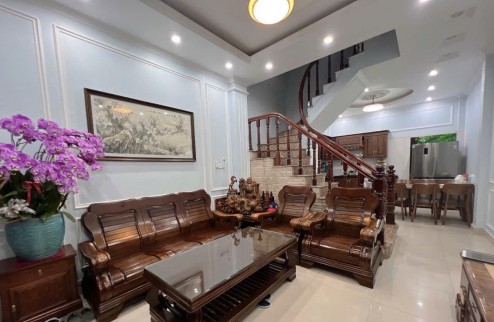 CHO THUÊ NHÀ LÀM VP, Ở HỘ GĐ, NHÓM 6 NGƯỜI PHỐ ĐẶNG XUÂN BẢNG, 40M2, 5 TẦNG, 6 NGỦ